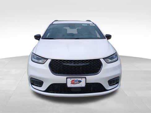New 2026 Chrysler Pacifica Select w/ S Appearance Package FWD image 8