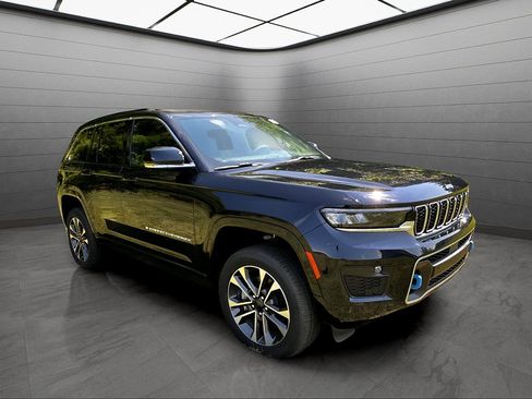 New 2024 Jeep Grand Cherokee Overland w/ Luxury Tech Group IV AWD/4WD image 7