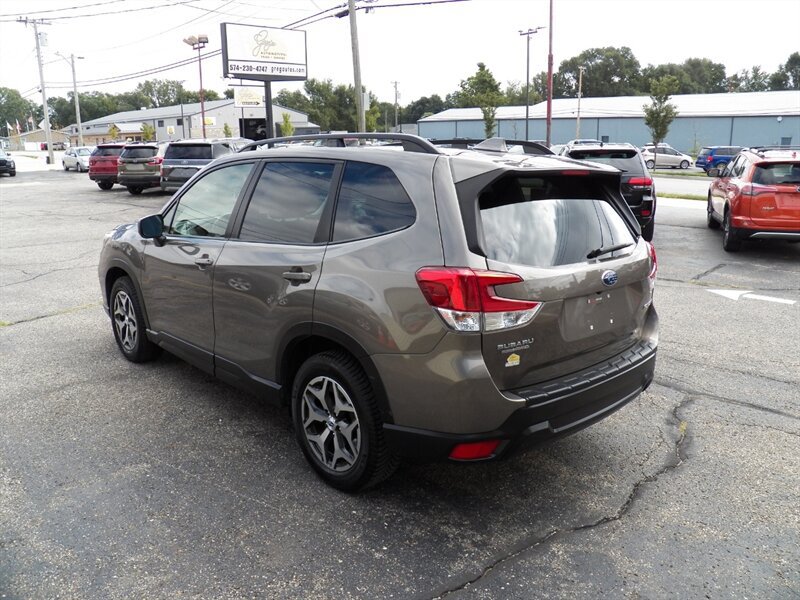 Used 2020 Subaru Forester Premium w/ Popular Package #1 AWD/4WD image 3