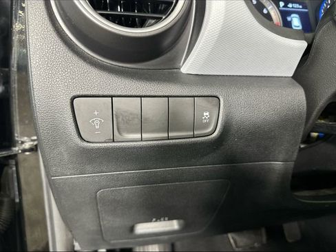 Used 2018 Hyundai Kona SE image 34