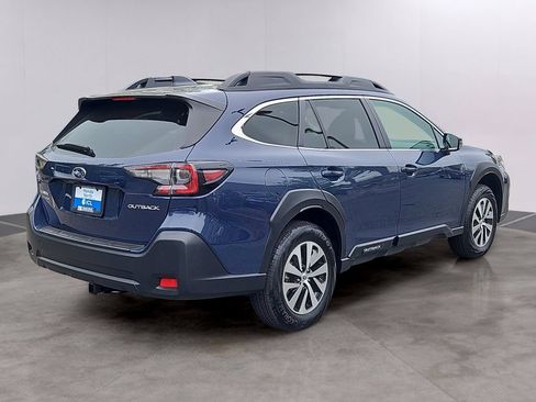 Used 2025 Subaru Outback Premium AWD/4WD image 4