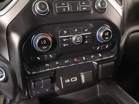 Used 2021 Chevrolet Silverado 1500 LT Trail Boss w/ Convenience Package II AWD/4WD image 7