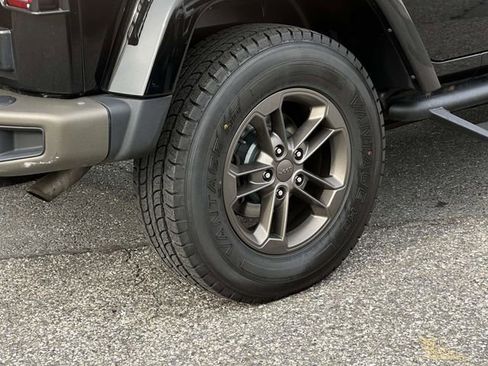 Used 2016 Jeep Wrangler Unlimited Sahara image 30