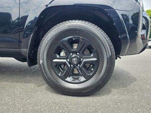 Used 2021 Toyota 4Runner SR5 Premium w/ Moonroof Package AWD/4WD image 9