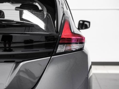 Used 2023 Nissan Leaf S image 45