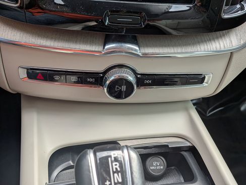 Used 2021 Volvo XC60 T6 Inscription w/ Protection Package Premier image 36