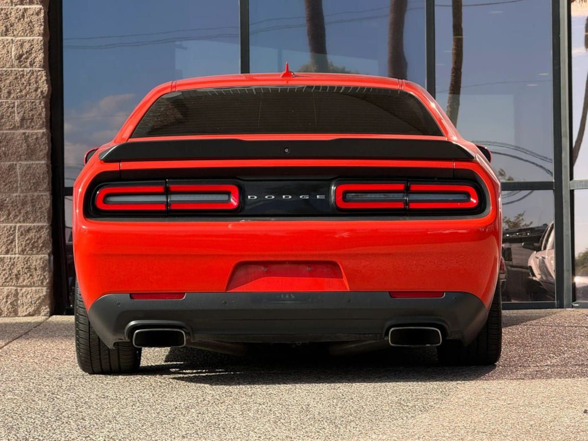 Used 2016 Dodge Challenger R/T Scat Pack w/ Leather Interior Group RWD image 10
