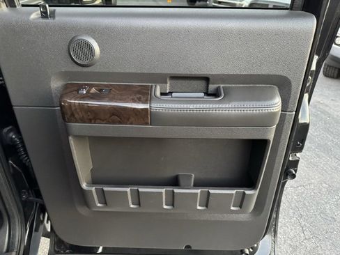 Used 2014 Ford F450 Platinum w/ Platinum Package image 19