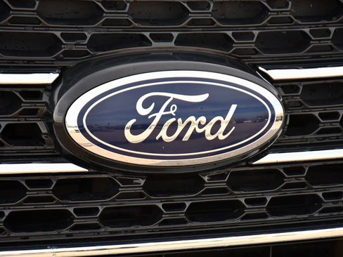 Used 2023 Ford Explorer XLT w/ Equipment Group 202A image 37