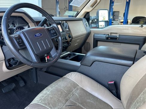 Used 2011 Ford F250 Lariat w/ Lariat Ultimate Pkg image 4