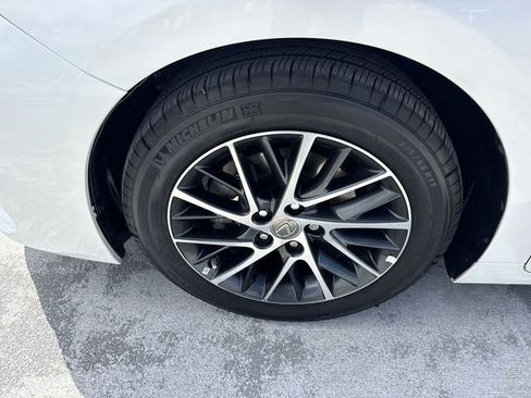 Used 2018 Lexus ES 350 350 w/ Luxury Package w/Wood Trim image 10