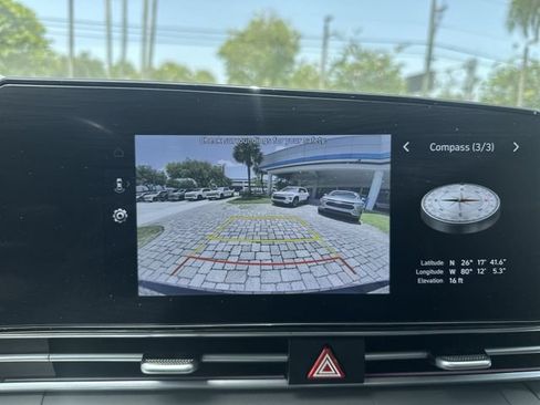Used 2025 Hyundai Elantra SEL FWD image 24
