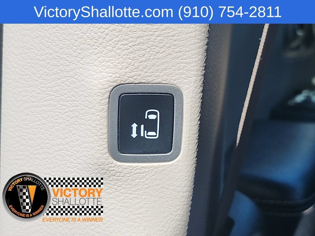 Certified 2022 Chrysler Pacifica Touring-L FWD image 28