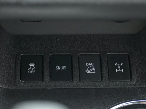 Used 2017 Toyota Highlander Limited AWD/4WD image 28