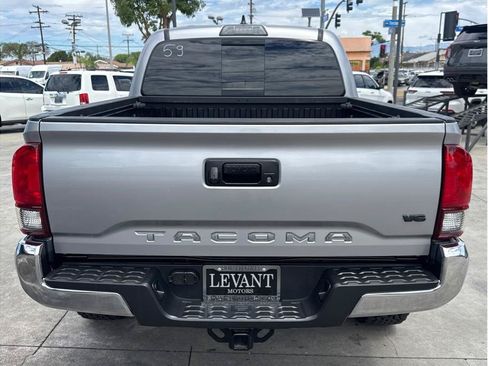 Used 2018 Toyota Tacoma SR5 RWD image 7