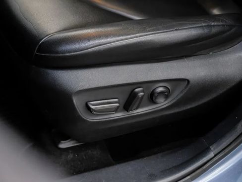 Used 2021 Toyota Highlander XLE FWD image 40