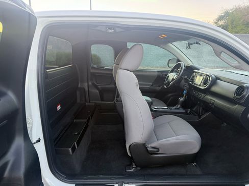 Used 2016 Toyota Tacoma SR5 image 15