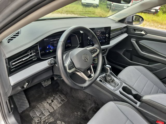Used 2025 Volkswagen Jetta SE FWD image 15