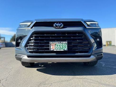 Used 2024 Toyota Grand Highlander AWD image 10