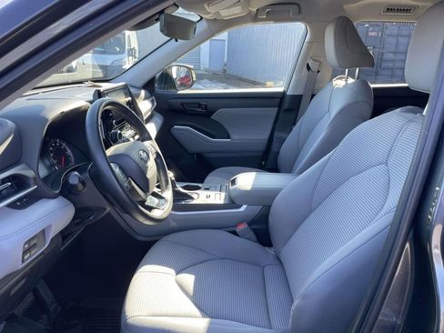 Used 2020 Toyota Highlander LE image 13
