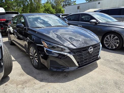 Used 2023 Nissan Altima 2.5 SV image 1