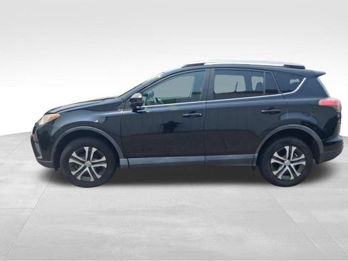 Used 2017 Toyota RAV4 LE AWD/4WD image 3