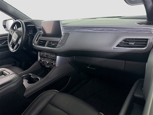 Used 2024 GMC Yukon XL SLT w/ SLT Luxury Package image 24