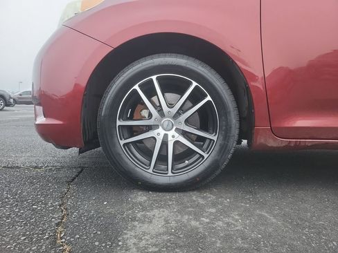 Used 2011 Toyota Sienna LE image 22