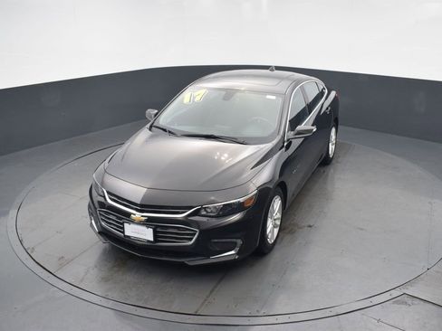 Used 2017 Chevrolet Malibu LT image 36