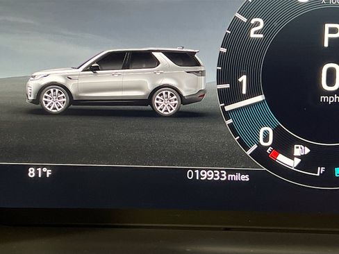 Used 2025 Land Rover Discovery S AWD/4WD image 22