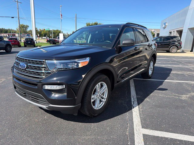 Used 2024 Ford Explorer XLT w/ Equipment Group 202A AWD/4WD image 4