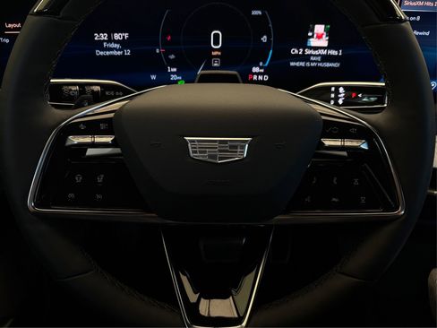 New 2025 Cadillac Optiq Sport 1 w/ LPO, ONYX Package image 19