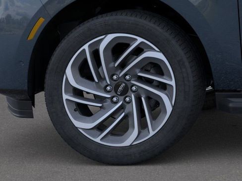 New 2026 Lincoln Navigator L Premier AWD/4WD image 19