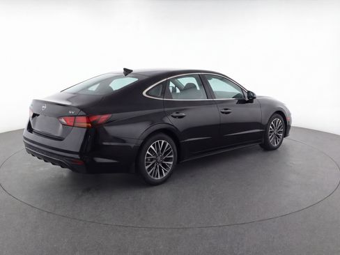 Used 2024 Nissan Altima 2.5 SV FWD image 9