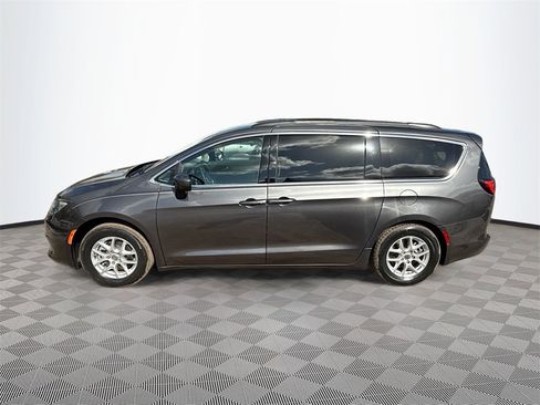 Used 2021 Chrysler Voyager Lxi image 9