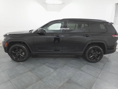 Used 2022 Jeep Grand Cherokee L Laredo image 2