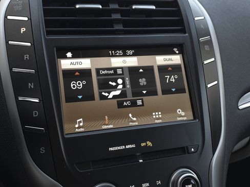 Used 2019 Lincoln MKC Premiere image 18