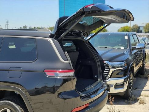 New 2026 Jeep Grand Cherokee L 2WD image 9