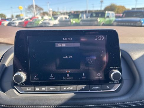 Used 2023 Nissan Rogue S image 30