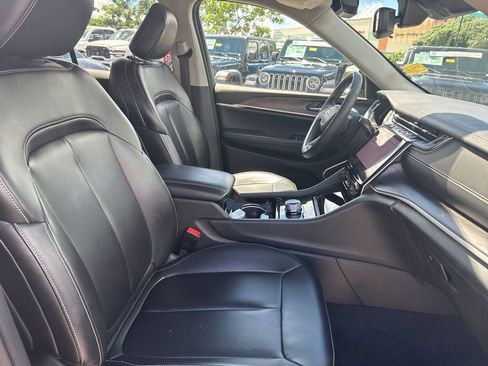 Certified 2023 Jeep Grand Cherokee Limited w/ Black Appearance Package image 22