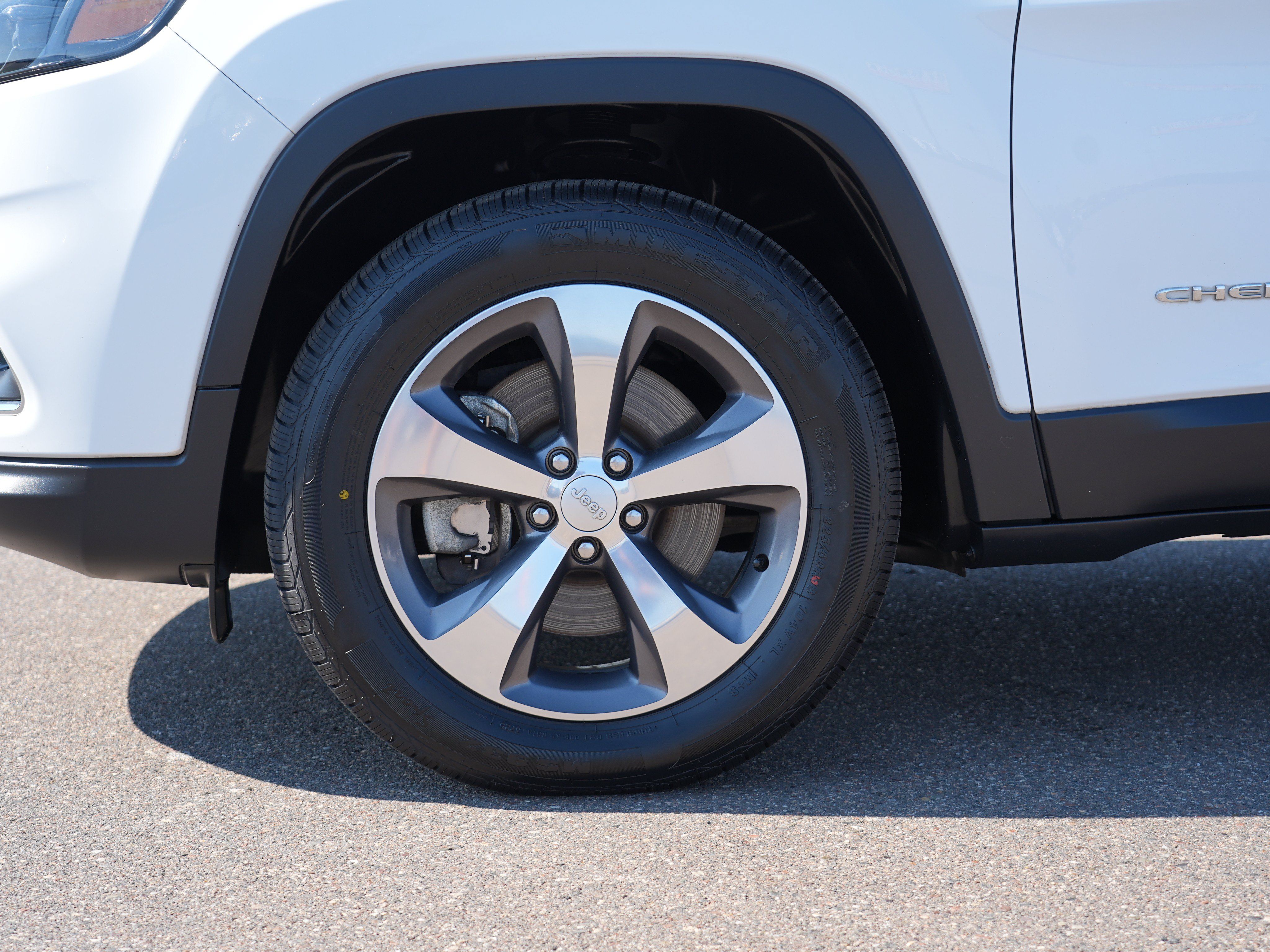 Used 2019 Jeep Cherokee Limited AWD/4WD image 10