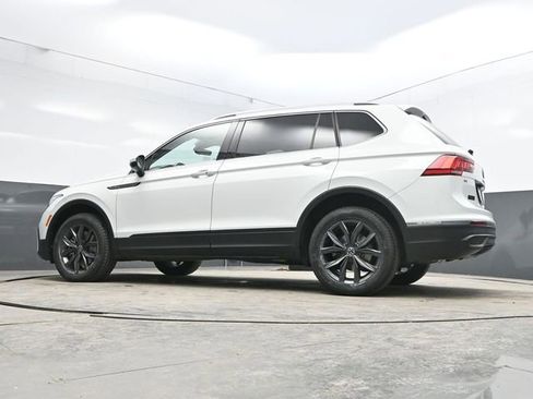 Used 2022 Volkswagen Tiguan SE image 32