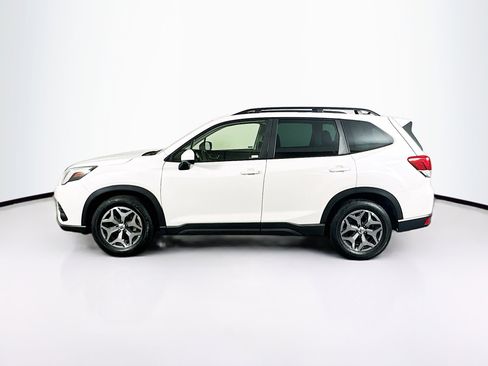 Used 2023 Subaru Forester Premium image 4