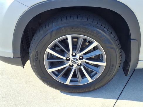 Used 2018 Toyota Highlander XLE image 14