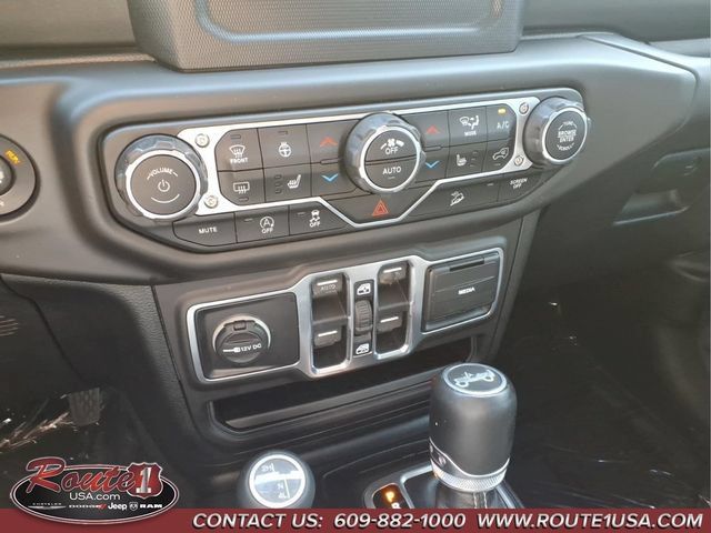 Used 2018 Jeep Wrangler Unlimited Sahara w/ Cold Weather Group AWD/4WD image 19