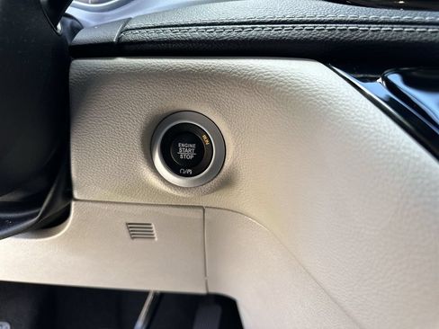 Used 2022 Chrysler Pacifica Touring-L AWD/4WD image 17