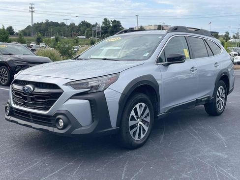 Used 2024 Subaru Outback Premium AWD/4WD image 3