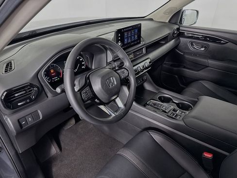 Certified 2025 Honda Pilot Touring image 9