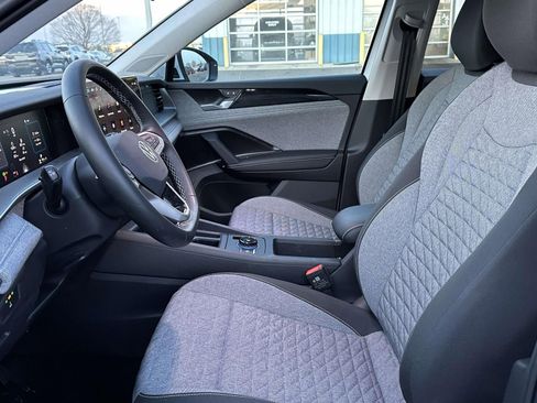 Used 2025 Volkswagen Tiguan S image 9