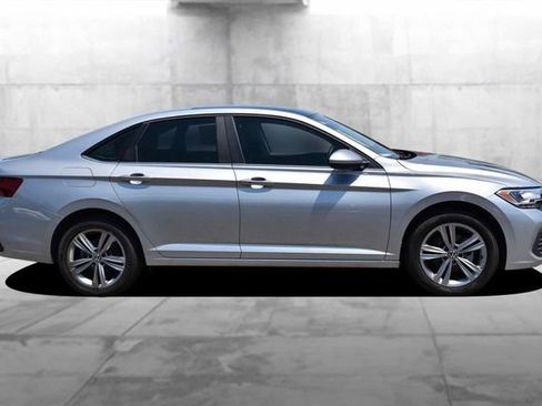 Certified 2023 Volkswagen Jetta SE FWD image 5